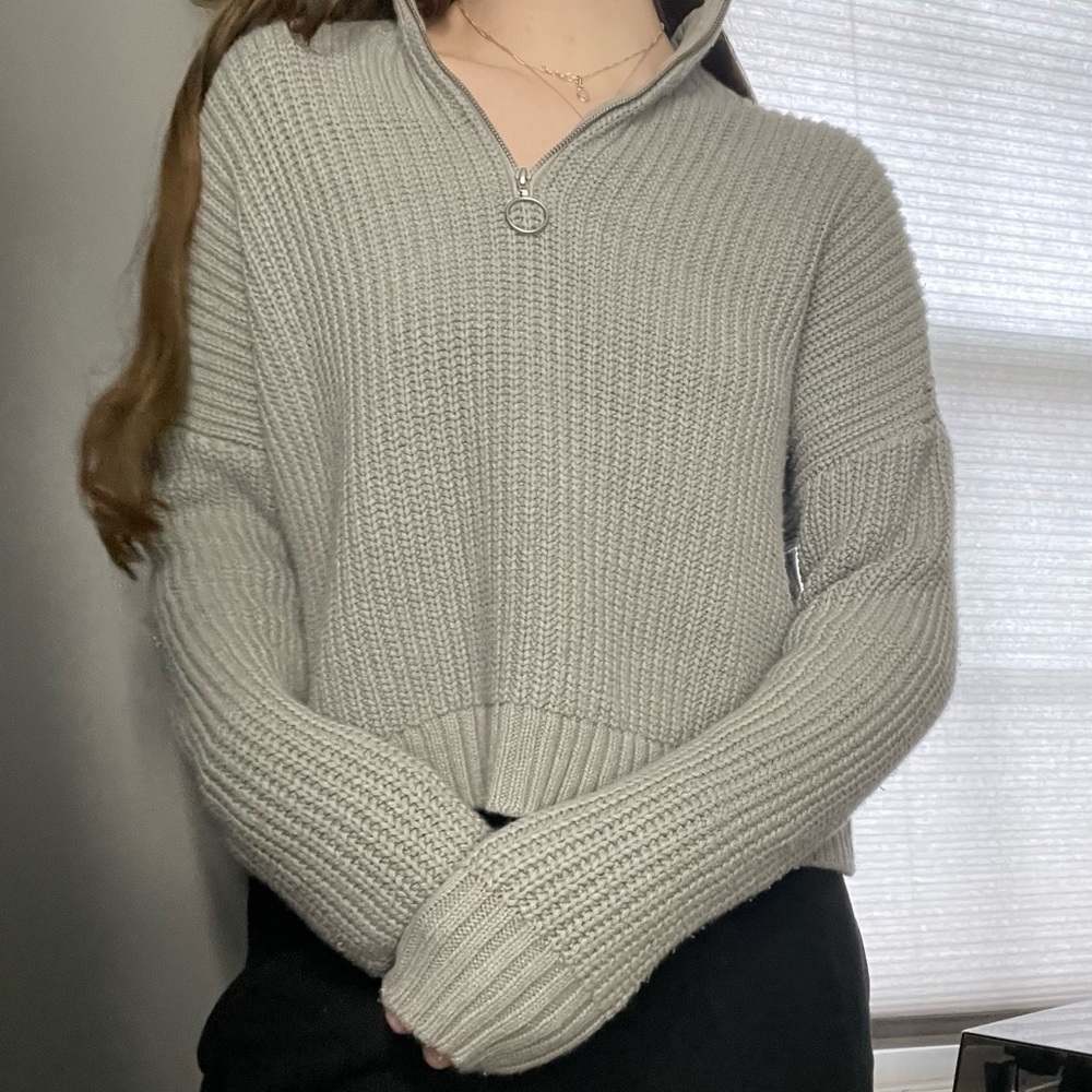 oversized cropped hollister gray sweater
